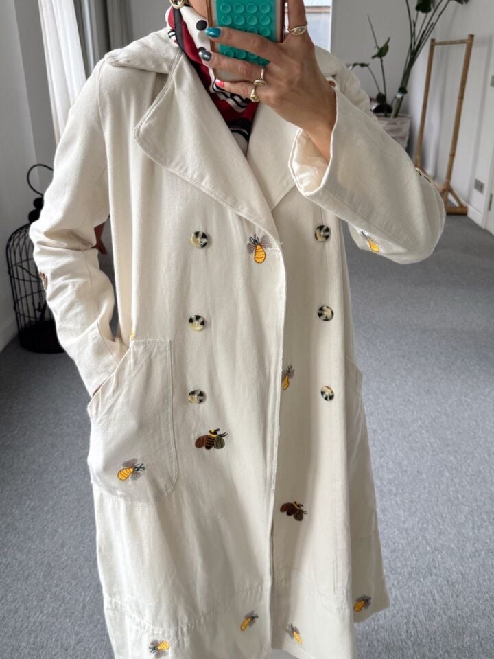 ARI NAKIŞLI İTHAL ASTARLI BEBE YAKA TRENÇKOT