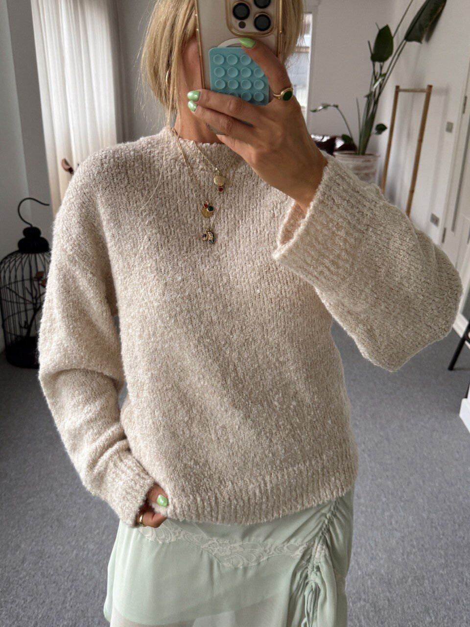 BEJ DİK YAKA BUKLET KAZAK