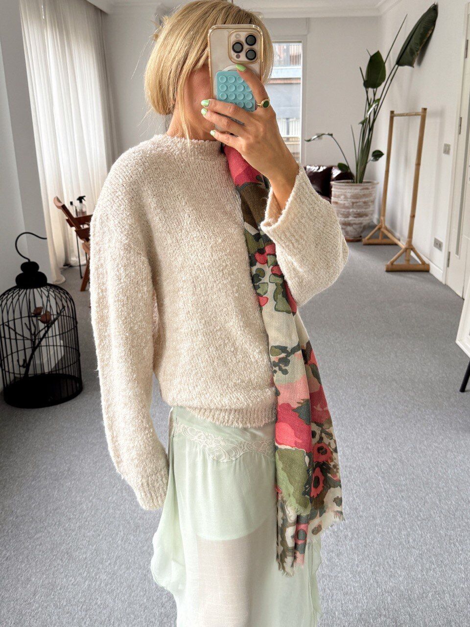 BEJ DİK YAKA BUKLET KAZAK