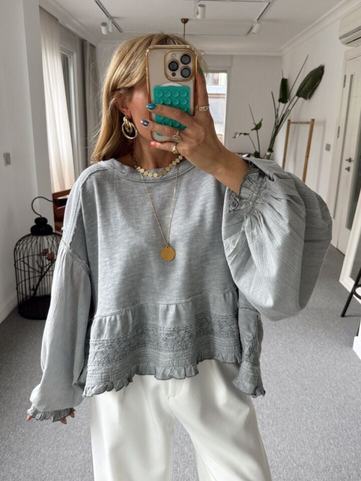 BUZ MAVİ PARÇA DETAY İTHAL SWEATSHIRT