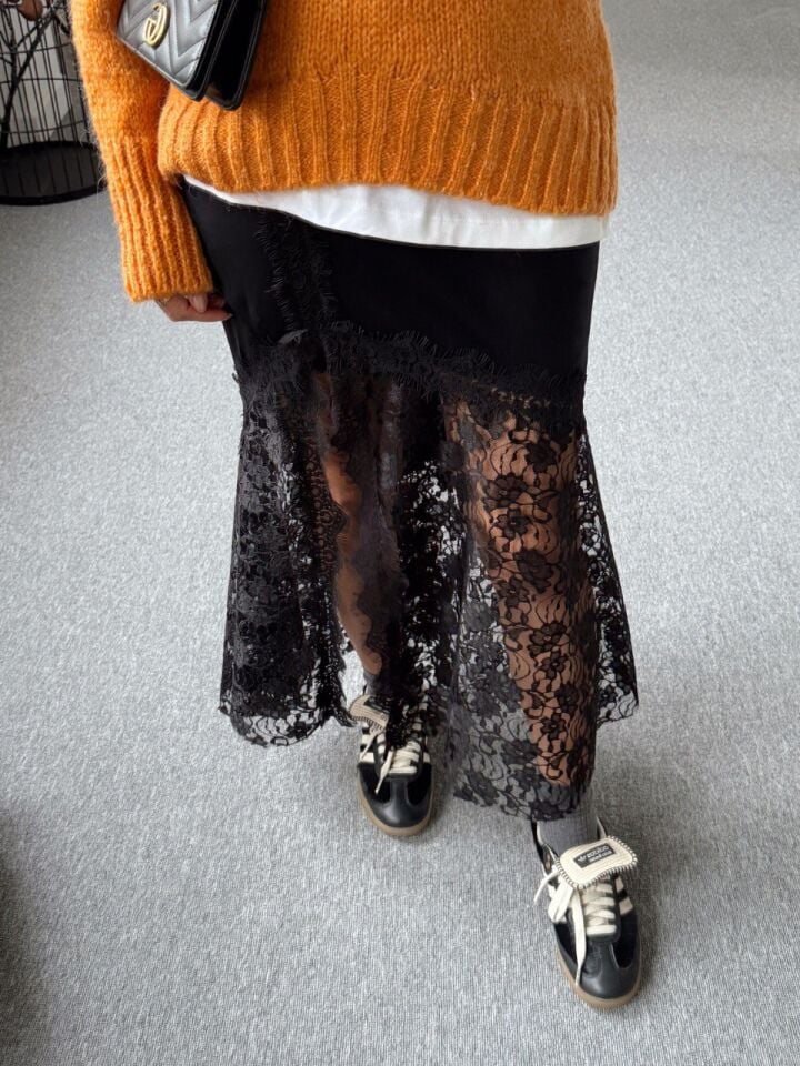 SİYAH SATEN DANTEL DETAY ETEK