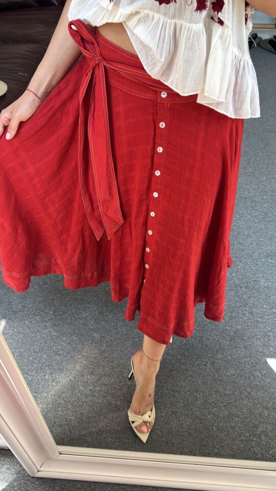 ÖNDEN DÜĞMELİ İTHAL ETEK