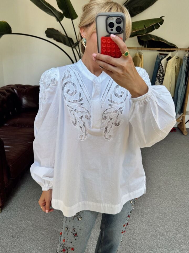 BEYAZ POPLİN İŞLEMELİ İTHAL BLUZ