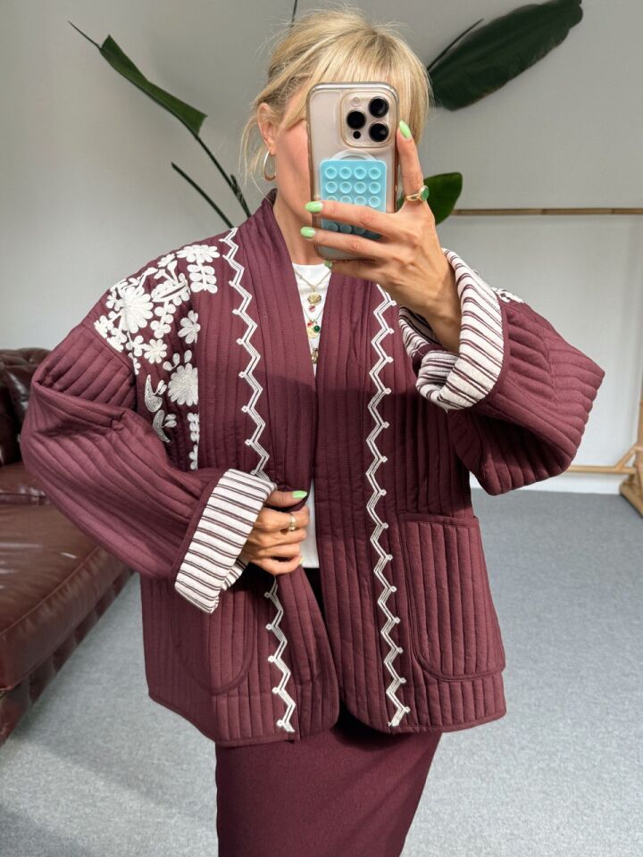 BORDO İŞLEMELİ KAPİTONE İTHAL CEKET