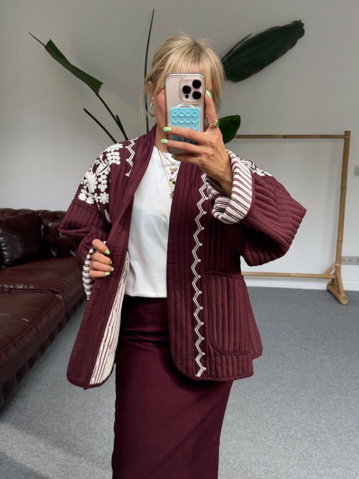 BORDO İŞLEMELİ KAPİTONE İTHAL CEKET