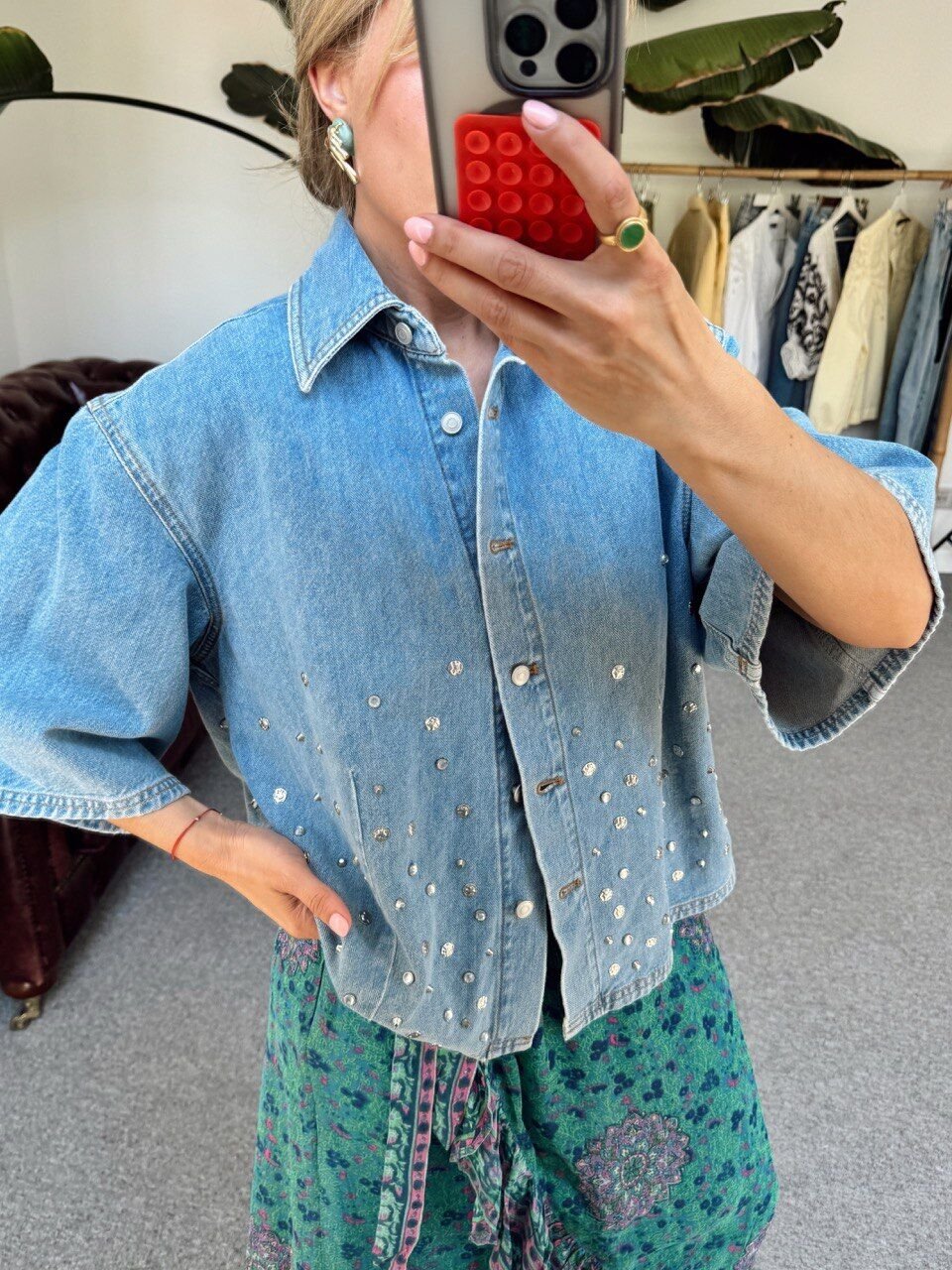 TAŞ İŞLEMELİ DENIM GÖMLEK