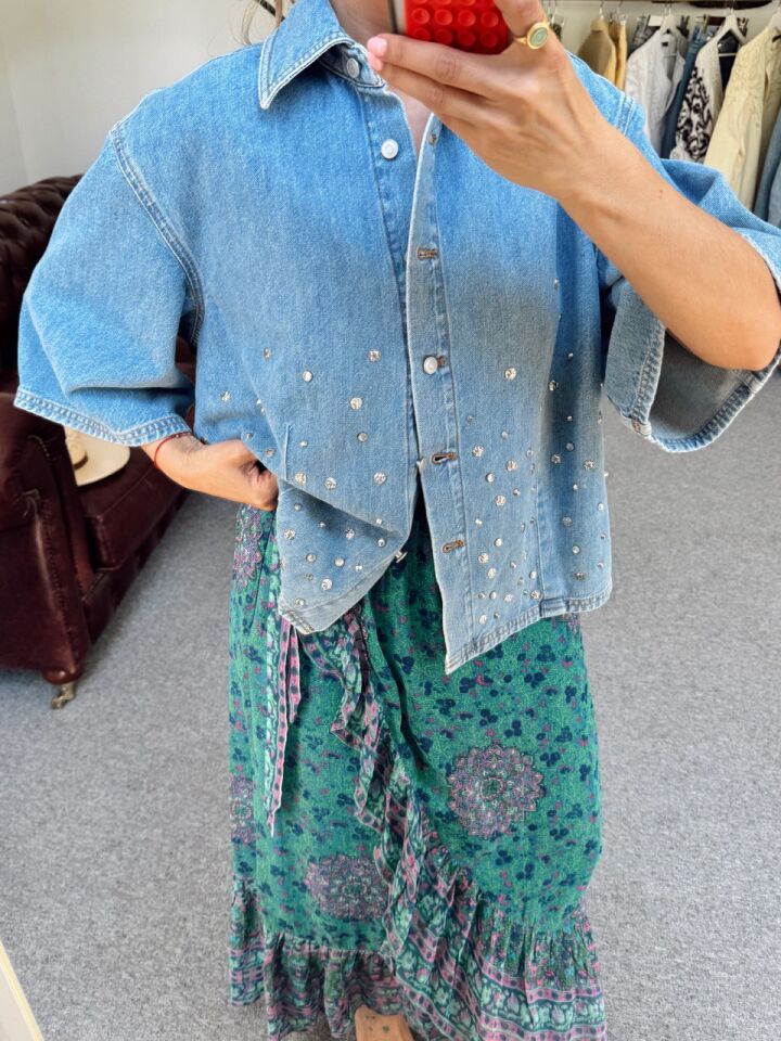 TAŞ İŞLEMELİ DENIM GÖMLEK