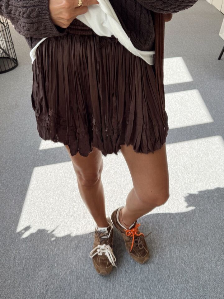 KAHVERENGİ SATEN MİNİ İTHAL ETEK