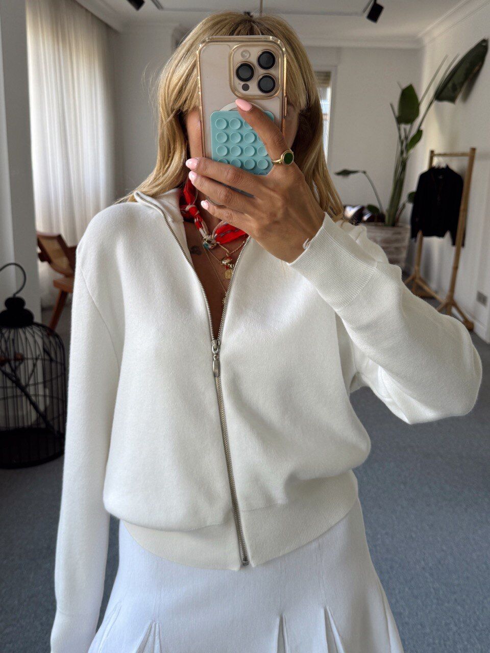 BEYAZ FERMUARLI TRİKO HIRKA