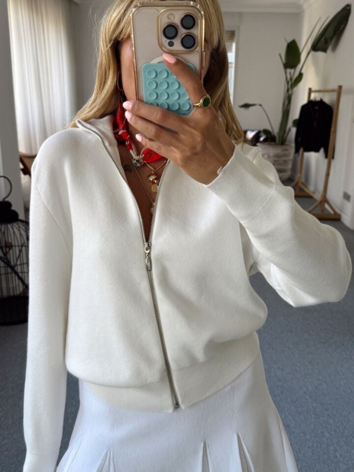 BEYAZ FERMUARLI TRİKO HIRKA