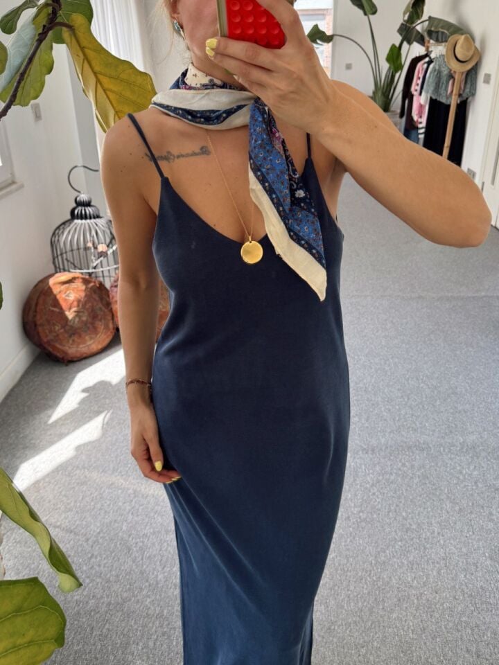 LACİVERT MODAL KUMAŞ ASKILI ELBİSE