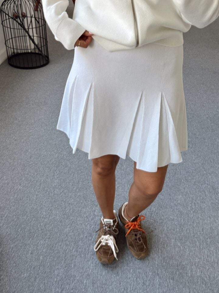 BEYAZ PİLİ DETAY TRİKO ETEK