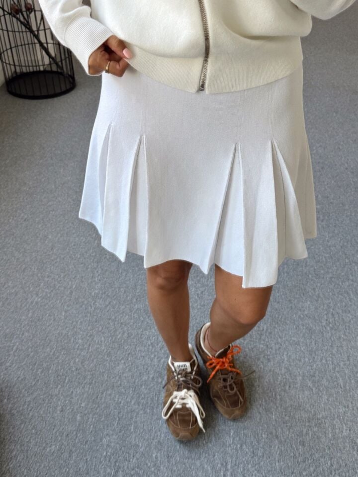 BEYAZ PİLİ DETAY TRİKO ETEK