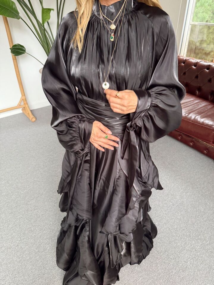 SİYAH ORGANZE KUMAŞ İTHAL ELBİSE