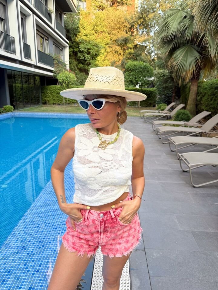 ÇİÇEK DESEN KOLSUZ TRİKO