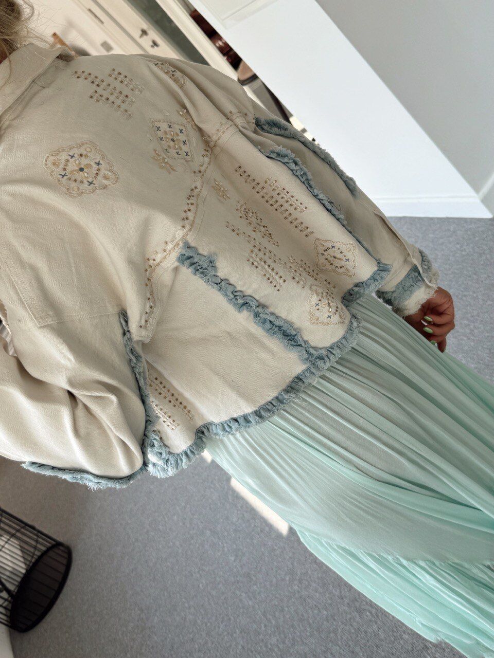 EKRU NAKIŞ İŞLEMELİ İTHAL CEKET