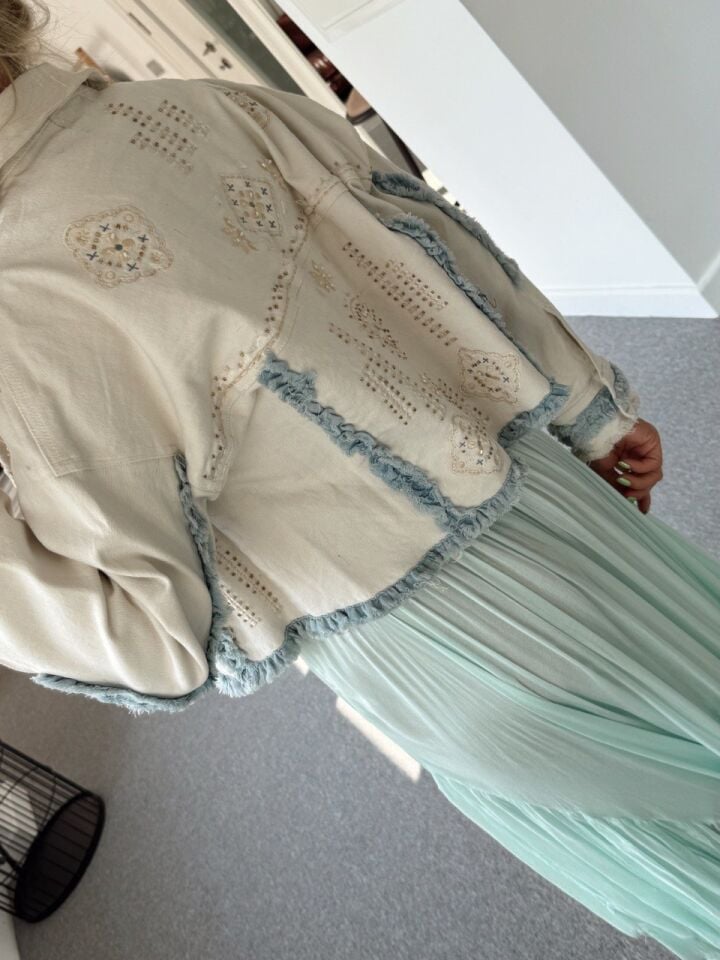 EKRU NAKIŞ İŞLEMELİ İTHAL CEKET