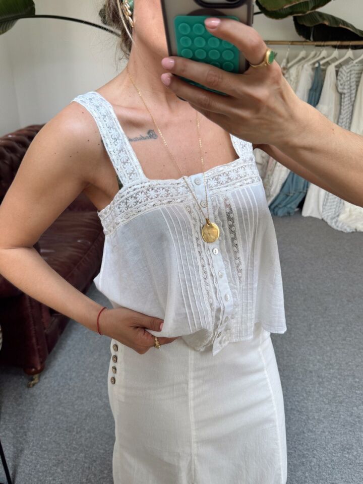 KREM DANTEL İŞLEMELİ İTHAL ASKILI BLUZ