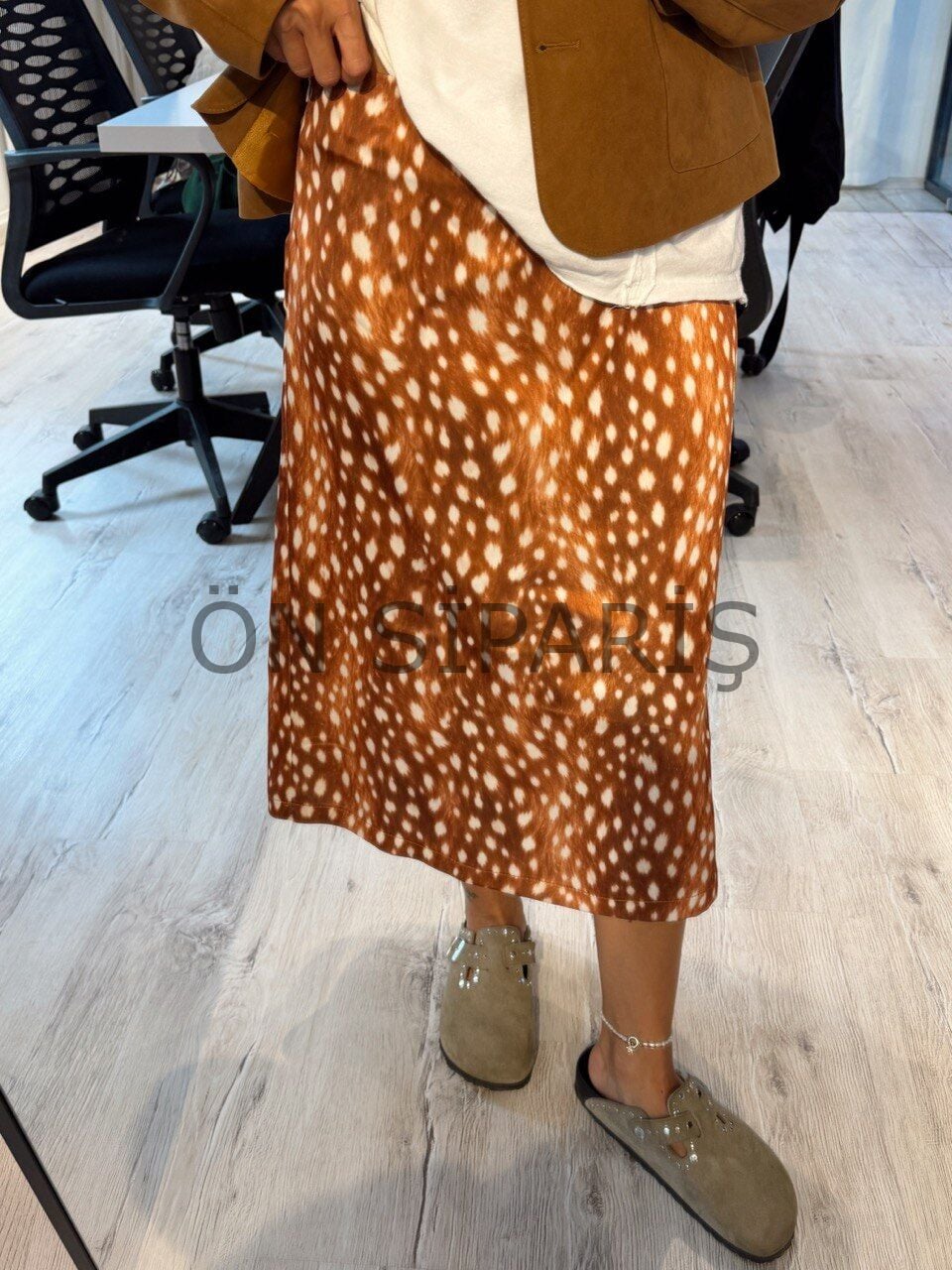 BAMBİ DESEN SATEN MİDİ ETEK (ÖN SİPARİŞ)