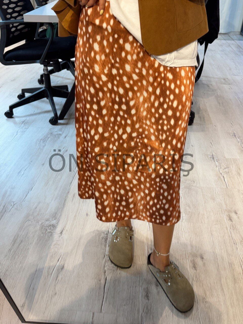 BAMBİ DESEN SATEN MİDİ ETEK (ÖN SİPARİŞ)