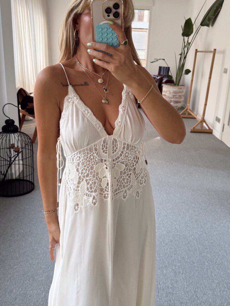 EKRU GÜPÜR DETAY ASİMETRİK İTHAL ELBİSE