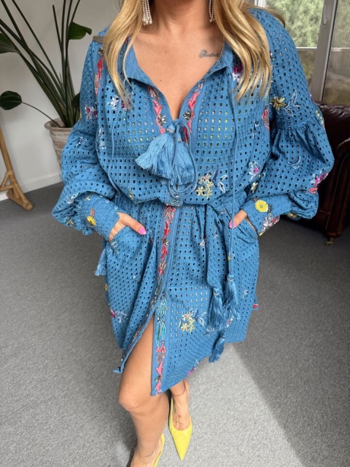 MAVİ NAKIŞ İŞLEMELİ FİSTO İTHAL ELBİSE