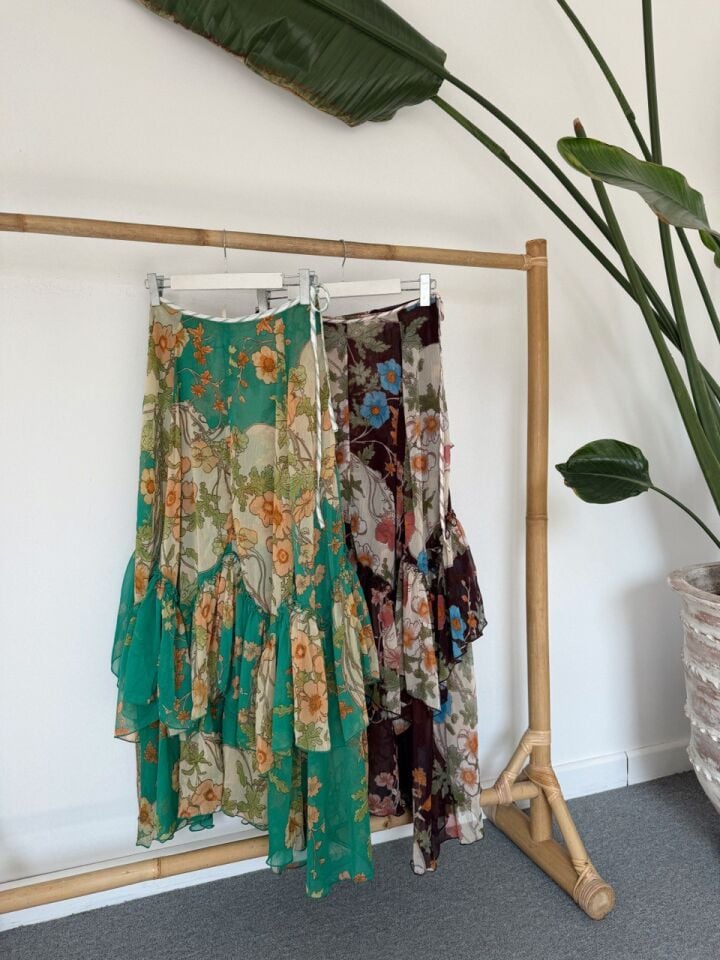 YEŞİL ÇİÇEK DESEN MAXI ITHAL ETEK