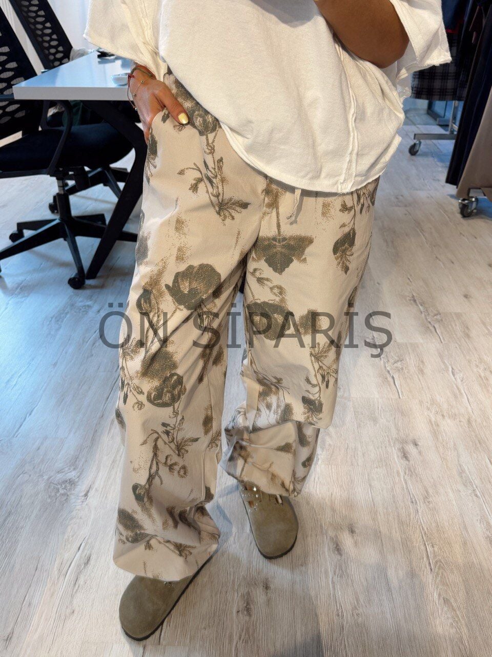 BEJ FLORAL PRINT PANTOLON (ÖN SİPARİŞ)