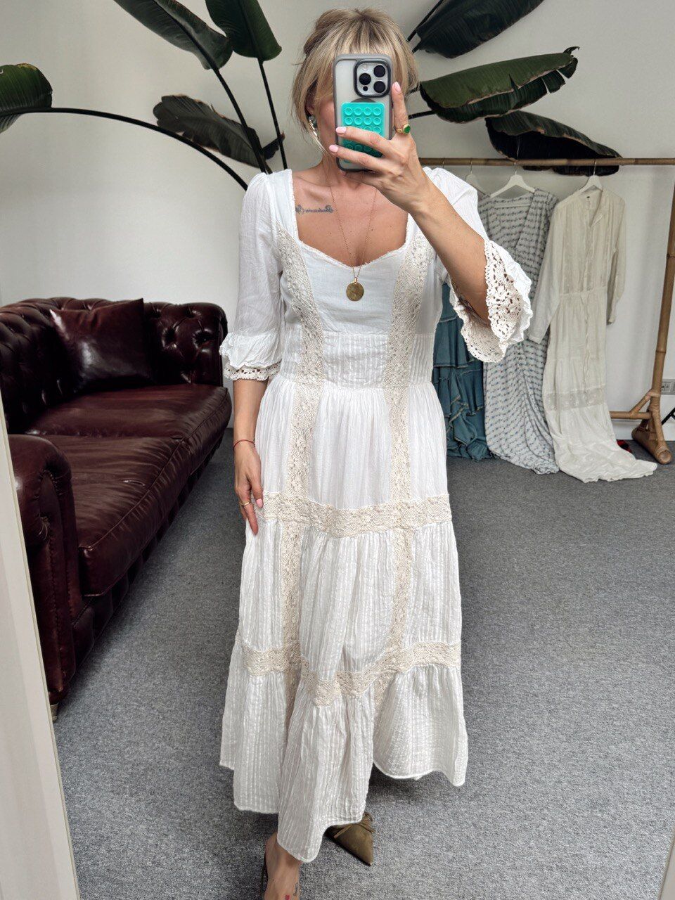 KARE YAKA DANTEL İŞLEMELİ İTHAL ELBİSE