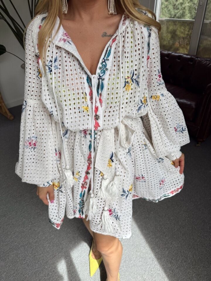 BEYAZ NAKIŞ İŞLEMELİ FİSTO İTHAL ELBİSE