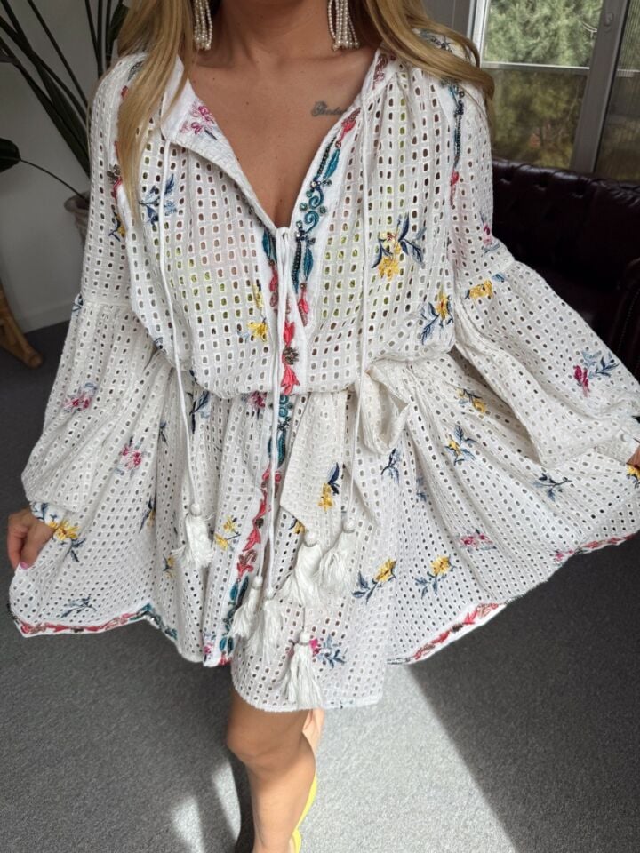 BEYAZ NAKIŞ İŞLEMELİ FİSTO İTHAL ELBİSE