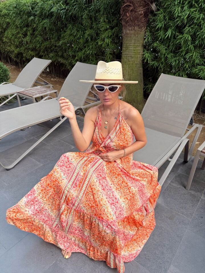 TURUNCU DESENLİ SIRT DEKOLTELİ İTHAL ELBİSE