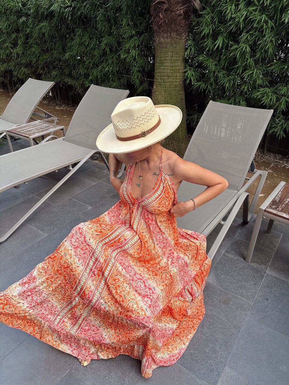 TURUNCU DESENLİ SIRT DEKOLTELİ İTHAL ELBİSE