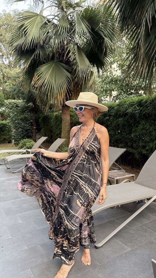 SİYAH DESENLİ SIRT DEKOLTELİ İTHAL ELBİSE