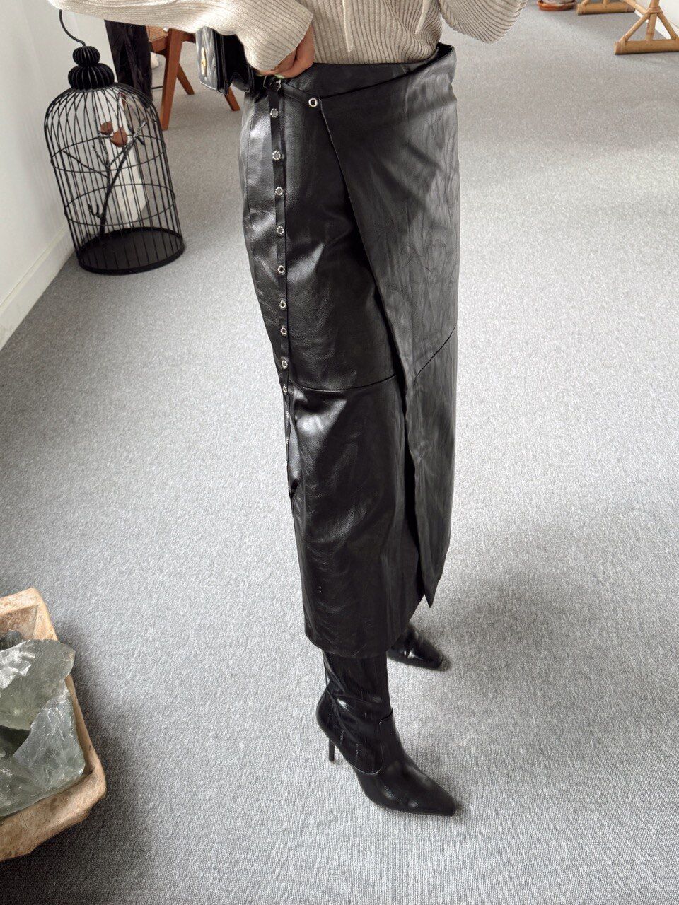 SİYAH ANVELOP KEMER DETAY DERİ ETEK