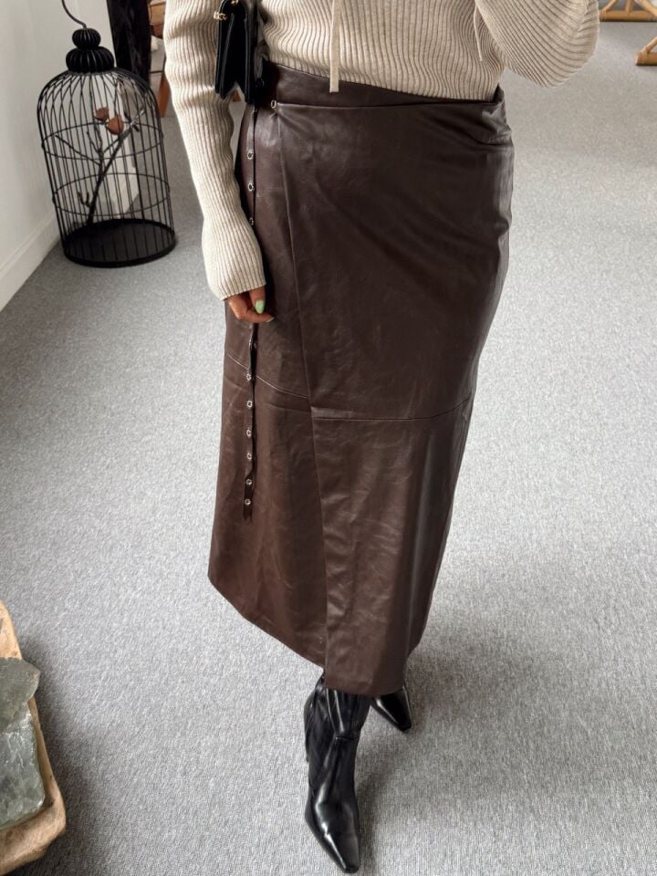 KAHVE ANVELOP KEMER DETAY DERİ ETEK