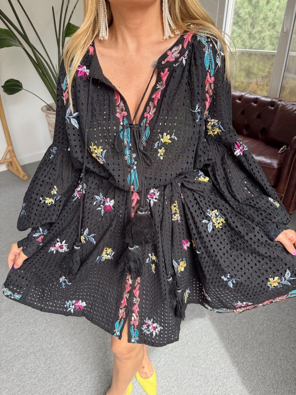 SİYAH NAKIŞ İŞLEMELİ FİSTO İTHAL ELBİSE