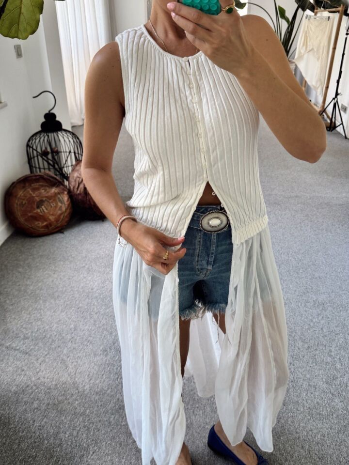 BEYAZ TÜL İŞLEMELİ İTHAL TUNİK