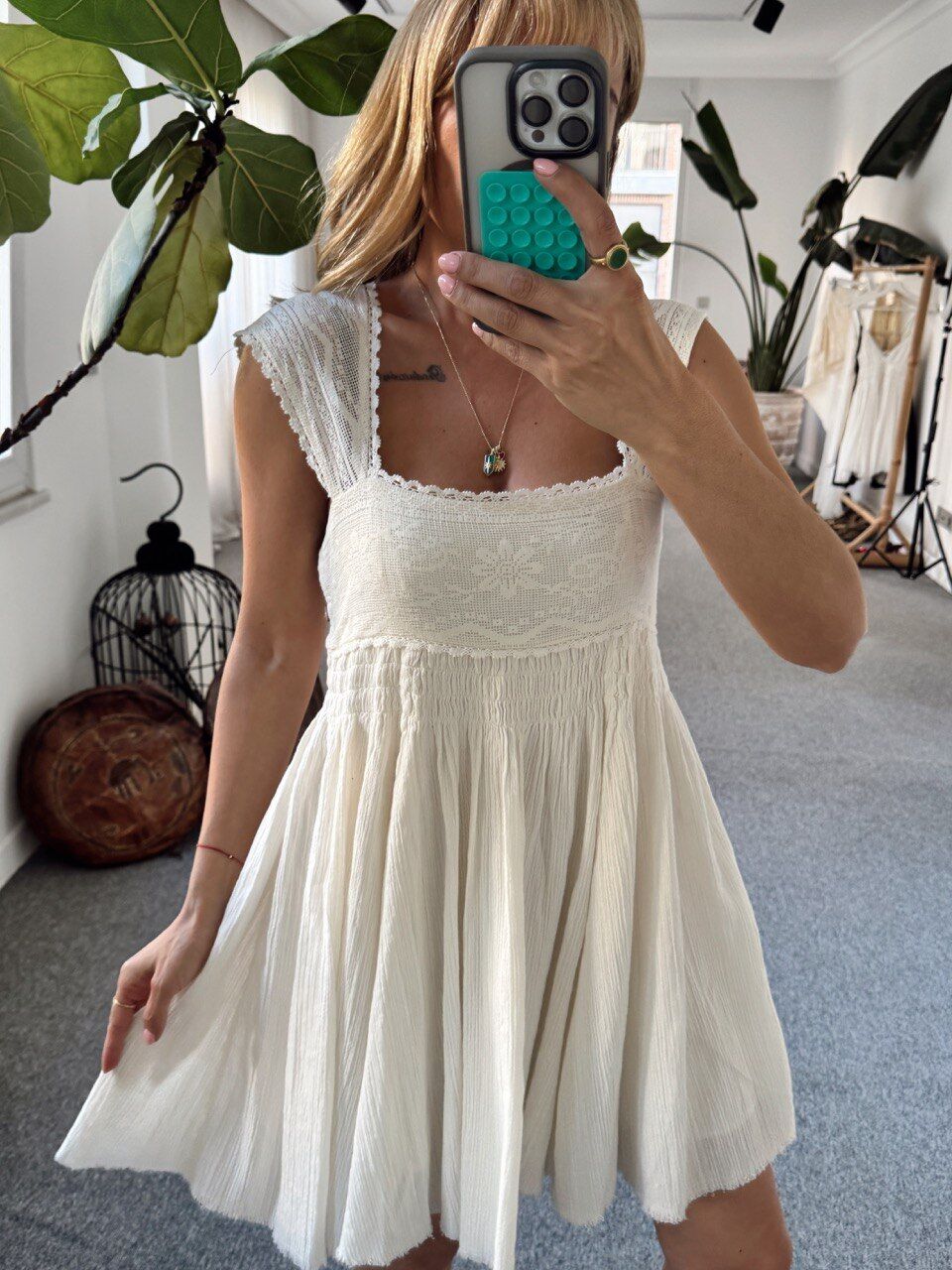 KREM GÖĞÜS KISMI DANTEL İŞLEMELİ İTHAL ELBİSE