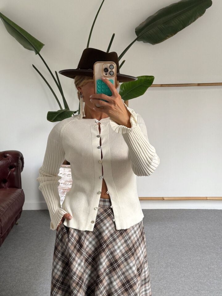 KREM FİTİLLİ DÜĞMELİ HIRKA