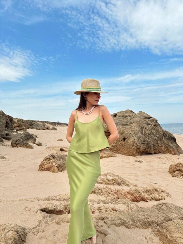 YEŞİL ASKILI SATEN BLUZ