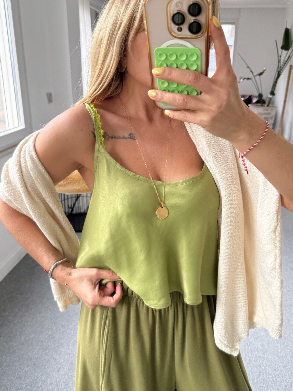 YEŞİL ASKILI SATEN BLUZ