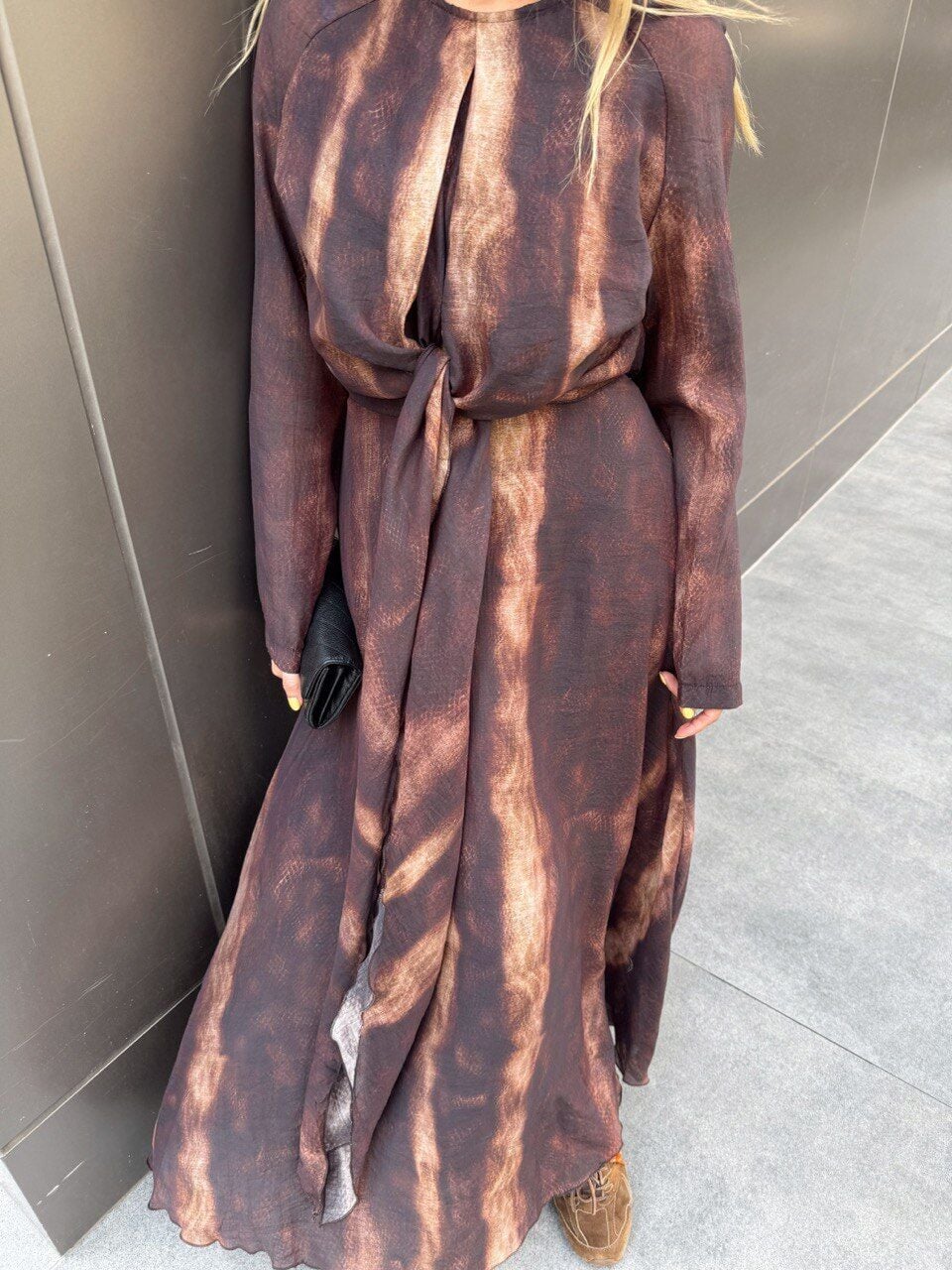 KAHVE BATİK DESEN BASKILI ELBİSE