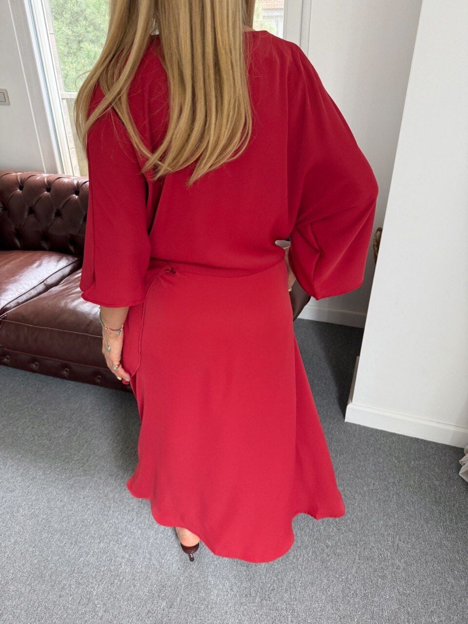 KIRMIZI YIRTMAÇLI YARASA KOL MAXİ ELBİSE