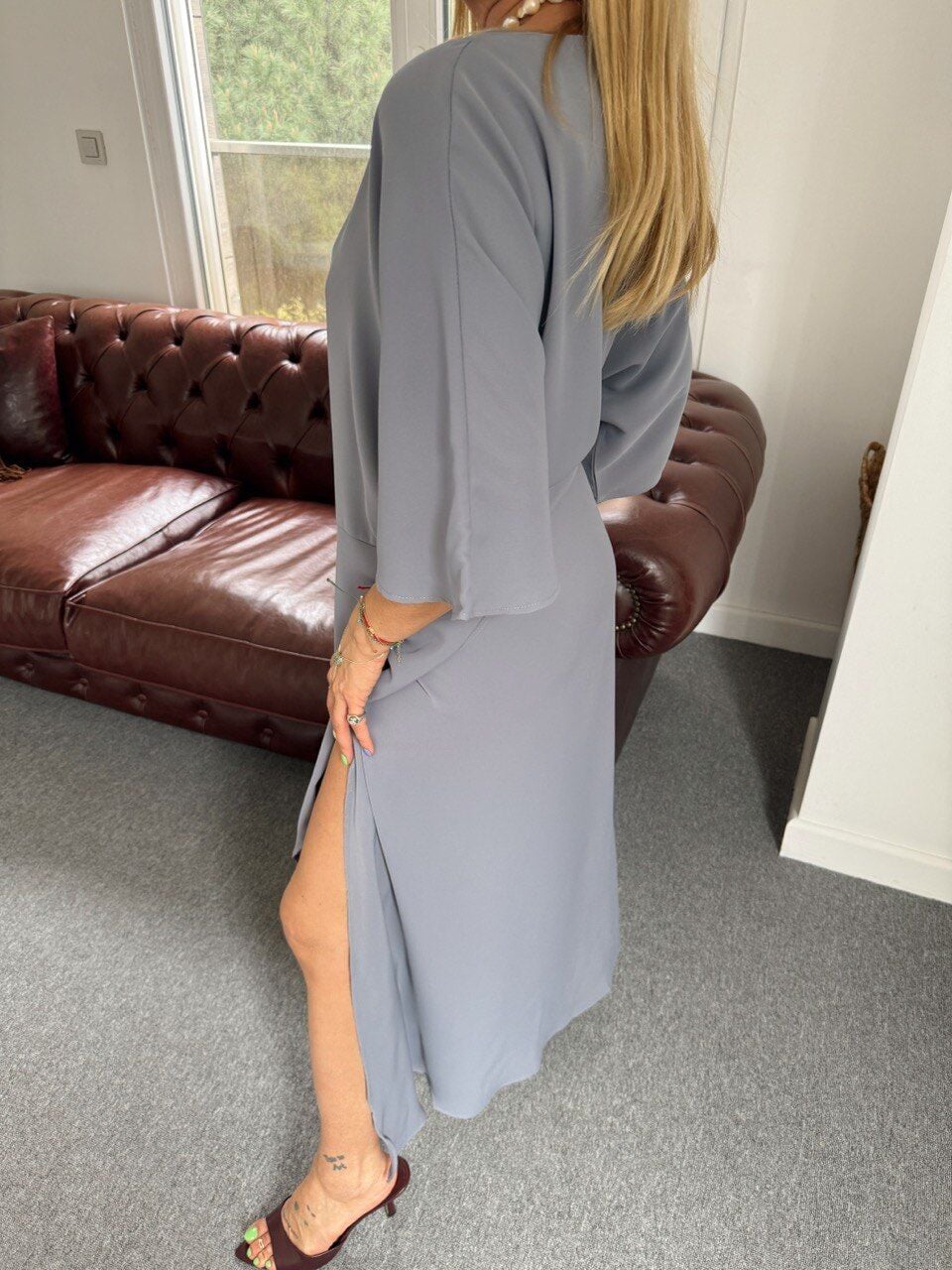 GRİ YIRTMAÇLI YARASA KOL MAXİ ELBİSE