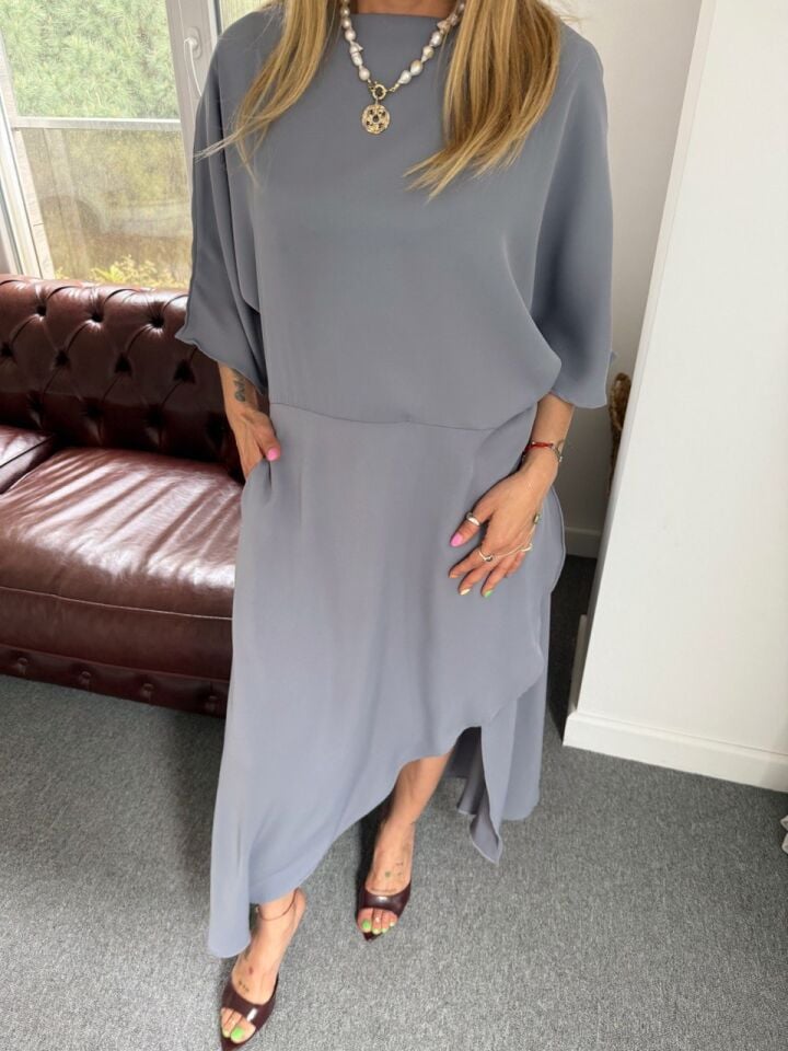 GRİ YIRTMAÇLI YARASA KOL MAXİ ELBİSE