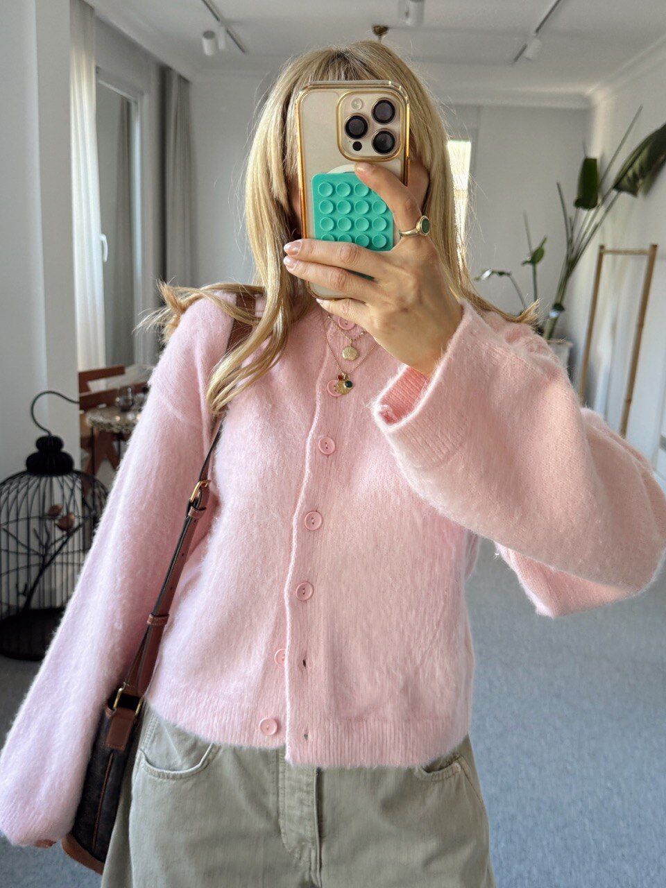 PEMBE BİSİKLET YAKA DÜĞMELİ HIRKA