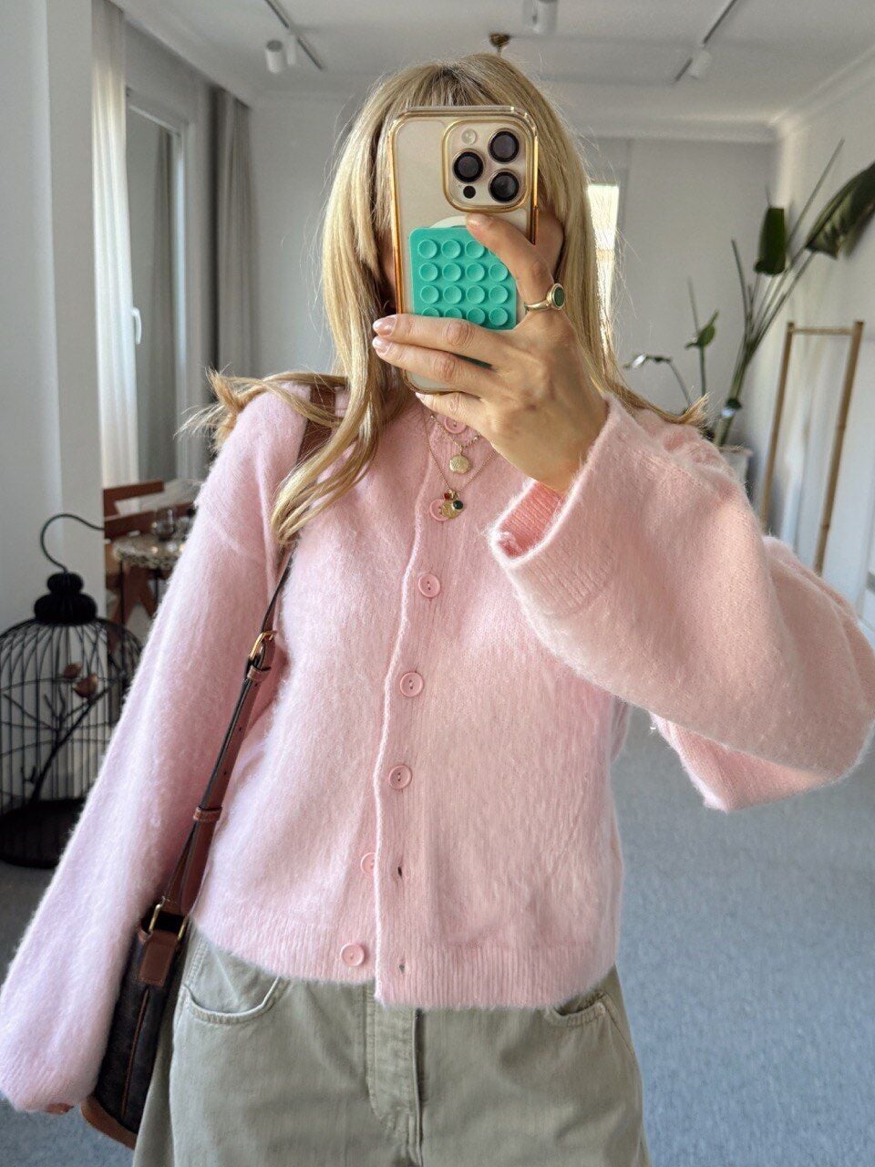 PEMBE BİSİKLET YAKA DÜĞMELİ HIRKA