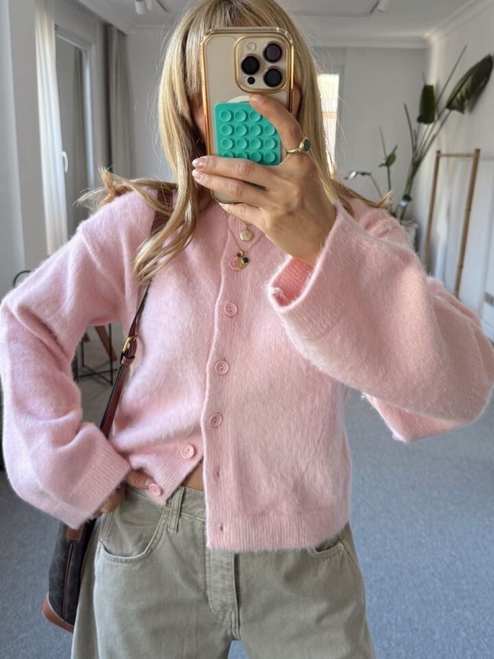 PEMBE BİSİKLET YAKA DÜĞMELİ HIRKA