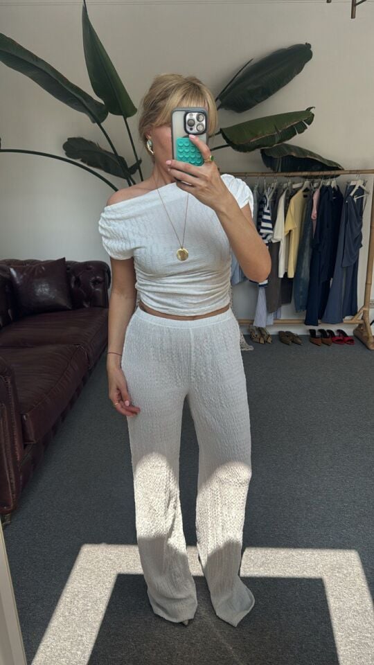 BEYAZ BLUZ PANTOLON GOFRE TAKIM